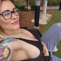Webcam Model HollyTattoo Videos