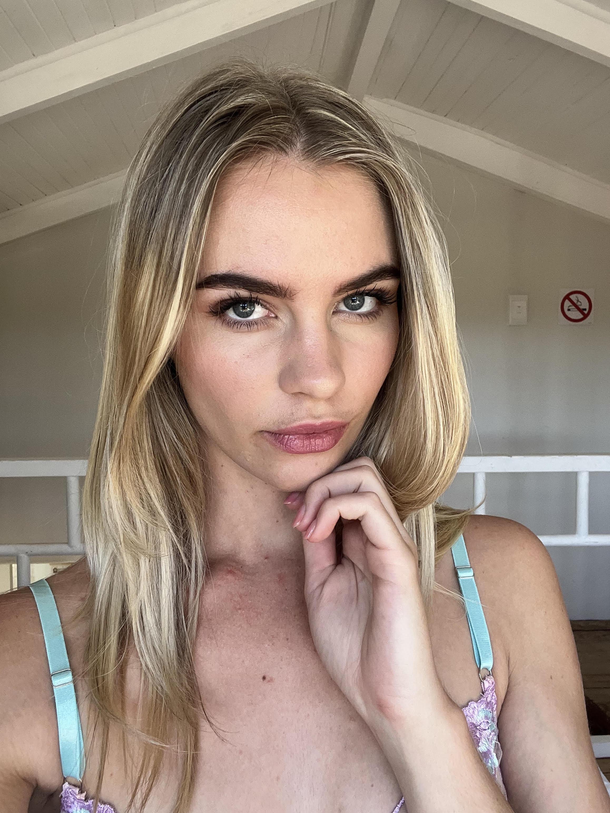 Webcam Model zoeyrides Videos