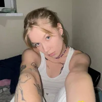 Webcam Model RueTweet Videos