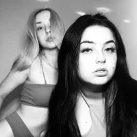 Webcam Model Vi_and_Ri Videos