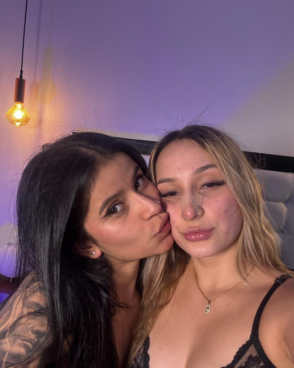 Webcam Model abellaconnor Videos