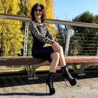 Webcam Model chillimonia Videos