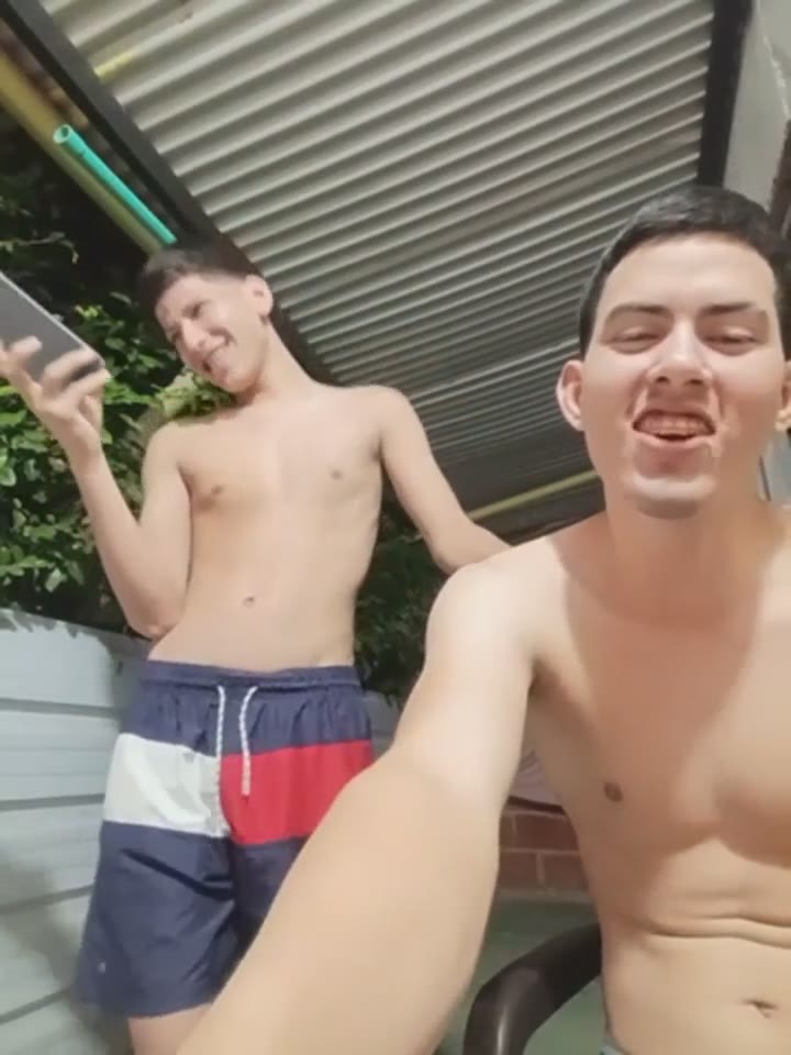 Webcam Model 3hornys-straights Videos