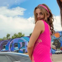 Webcam Model addictedtoari Videos