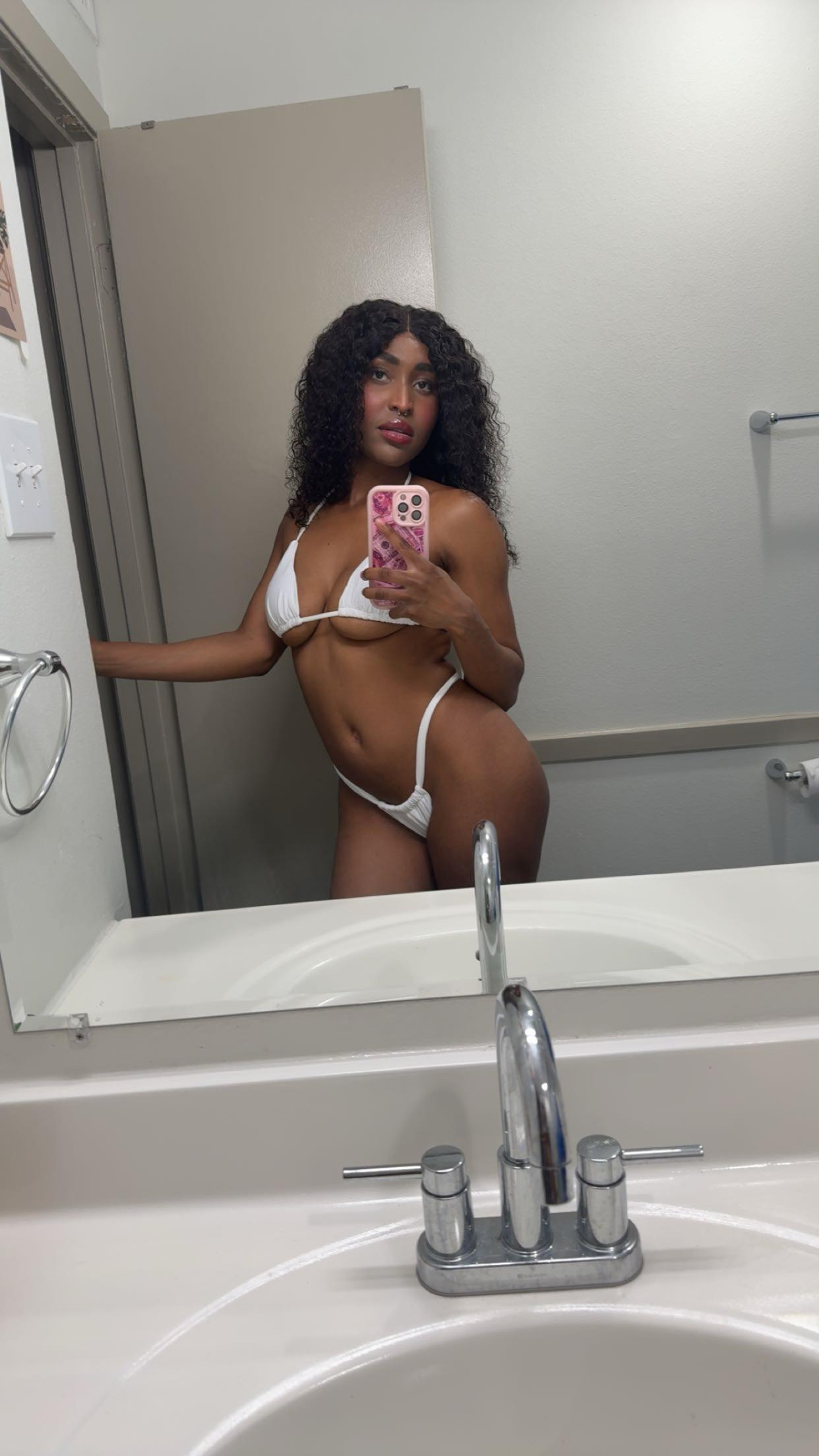Webcam Model ziafoxy Videos