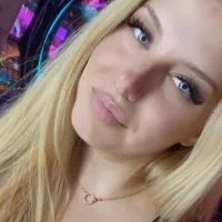 Webcam Model DarlineElder Videos