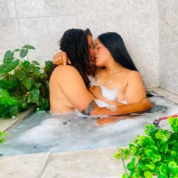 Webcam Model LucyAndBella Videos