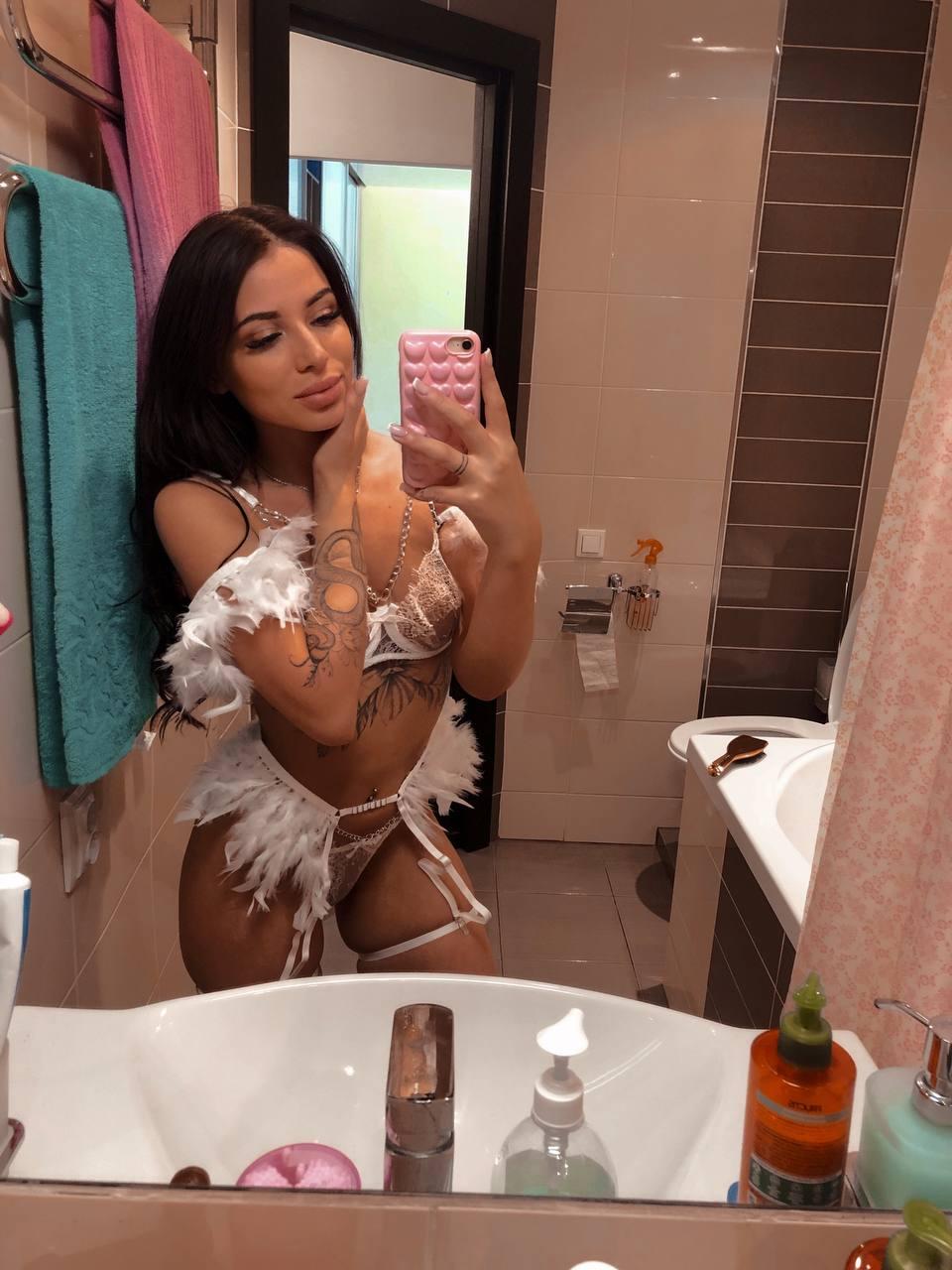 Webcam Model adelina_x Videos