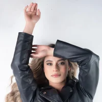 Webcam Model KiaraCarter Videos