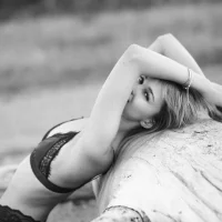 Webcam Model hereandnows_ Videos