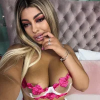 Webcam Model MetishaV Videos