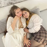 Webcam Model 2giftCute Videos