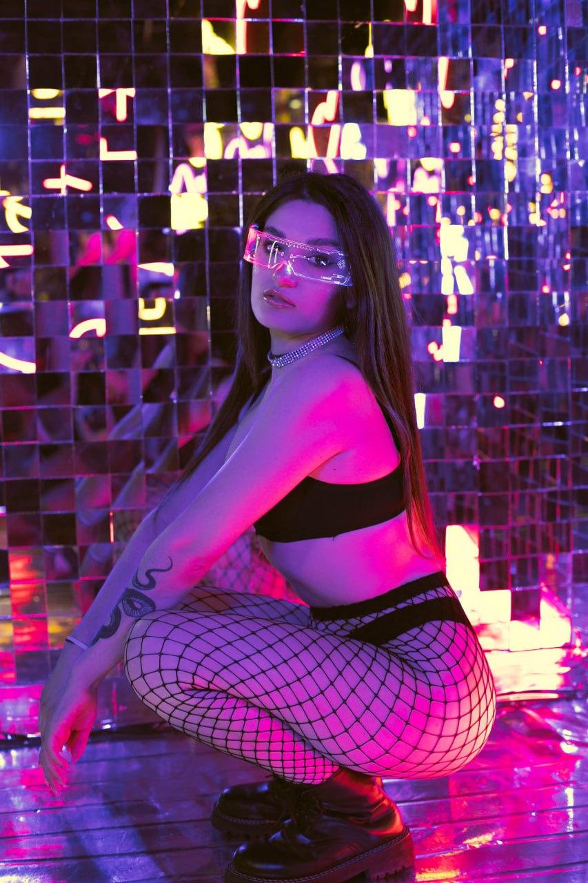 Webcam Model yummu_maya Videos