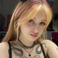 Webcam Model CharlotteKisses Videos