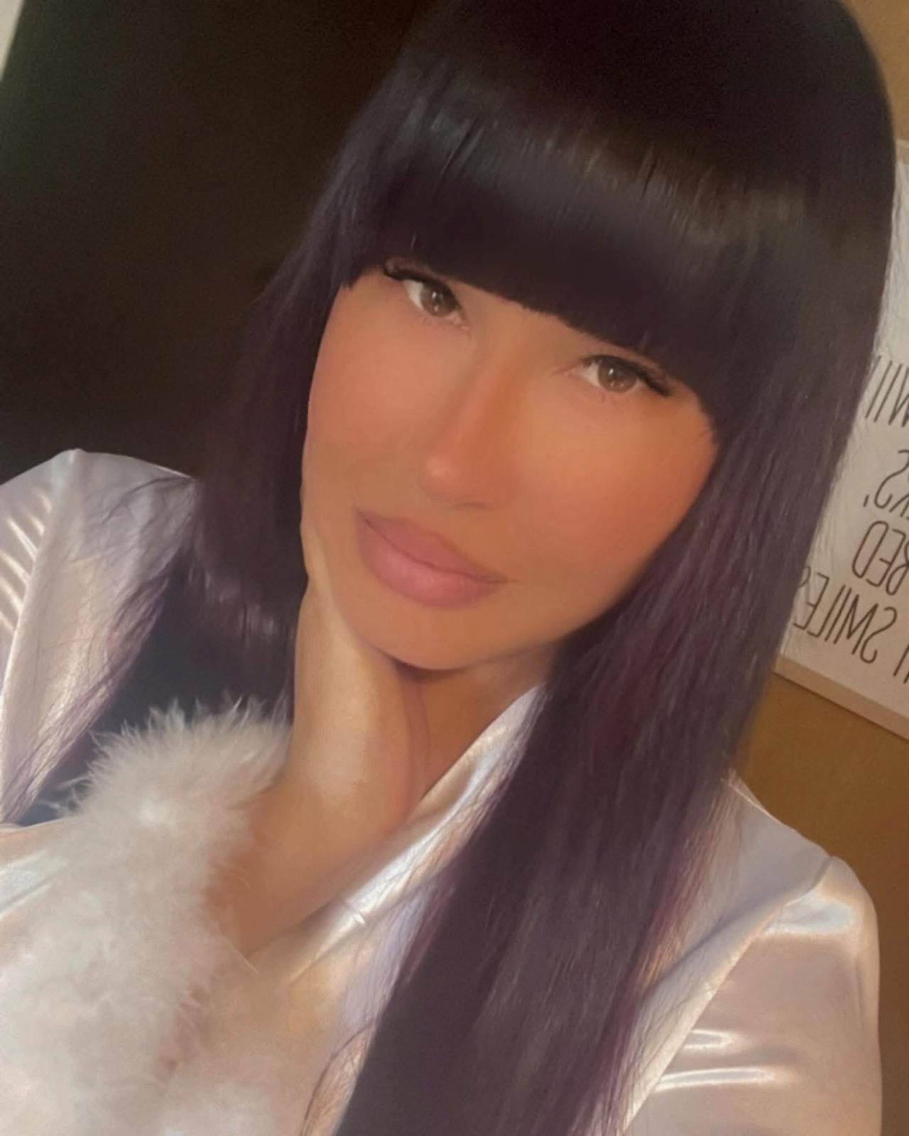 Webcam Model zara_reed Videos