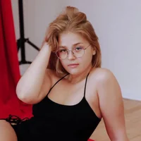 Webcam Model LynBardon Videos